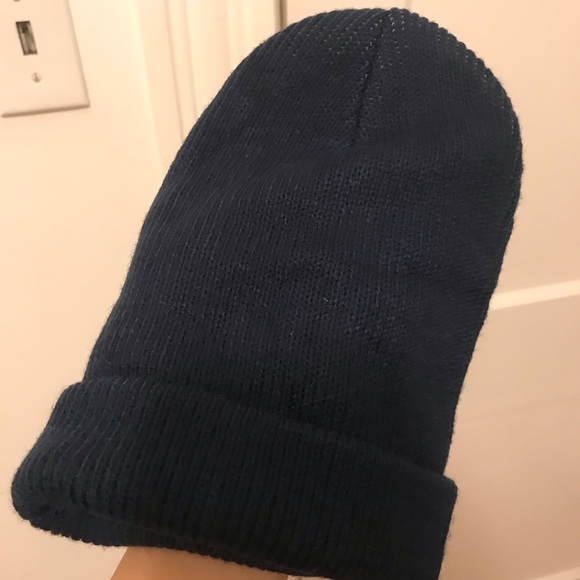 Like New GAP Beanie | Navy | NWOT - Picture 2 of 3